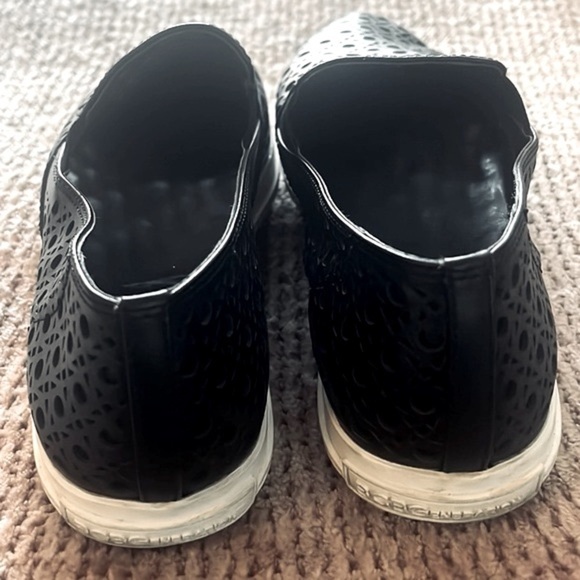 BCBGeneration Nomad B Pointy Top Slip-on Sneaker in Black Size 6.5 - Picture 7 of 9